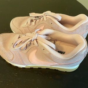Pink foam Nike Runner MD suede never worn.